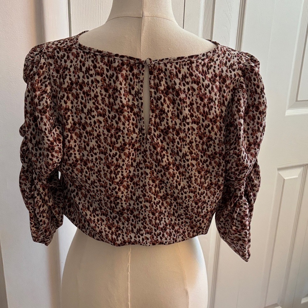 Paper Crane animal print crop top, 3/4 sleeves, smocked waist. Size Small - Picture 5 of 6